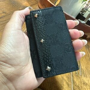 Authentic Gucci GG Canvas 6-Key Holder